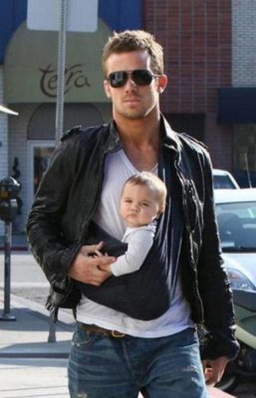 盖世龙爸-龙皇奶爸,龙皇奶爸的传奇育儿经