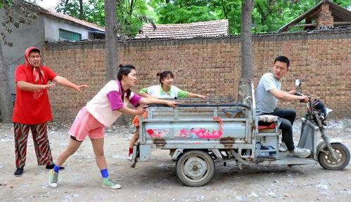 推车人,探寻童年的温馨记忆与成长轨迹